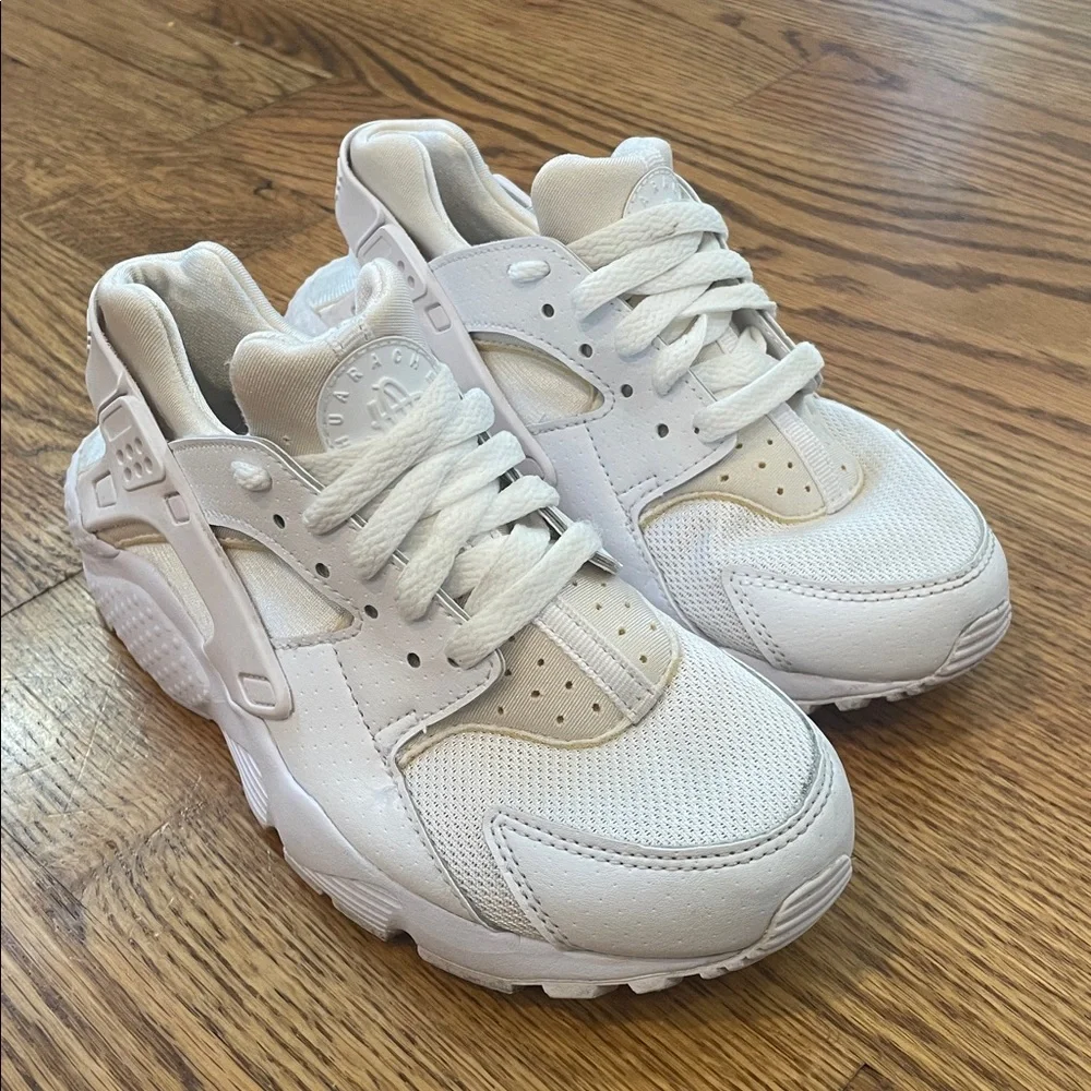 Nike Huarache Triple White Sneakers/Shoes. Size 3.5Y. Excellent Condition.